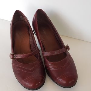 Clarks burgundy heel